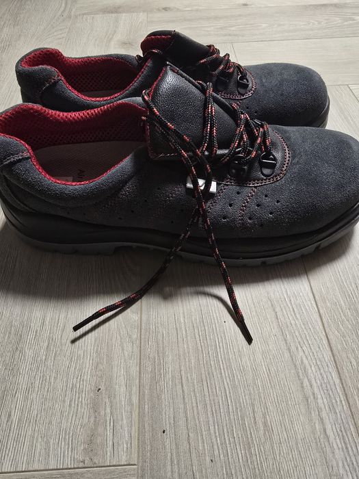 Buty robocze z pakietem ochronnym