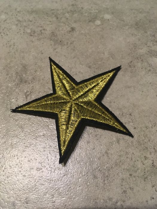 Naszywka na ubrania złota gwiazda