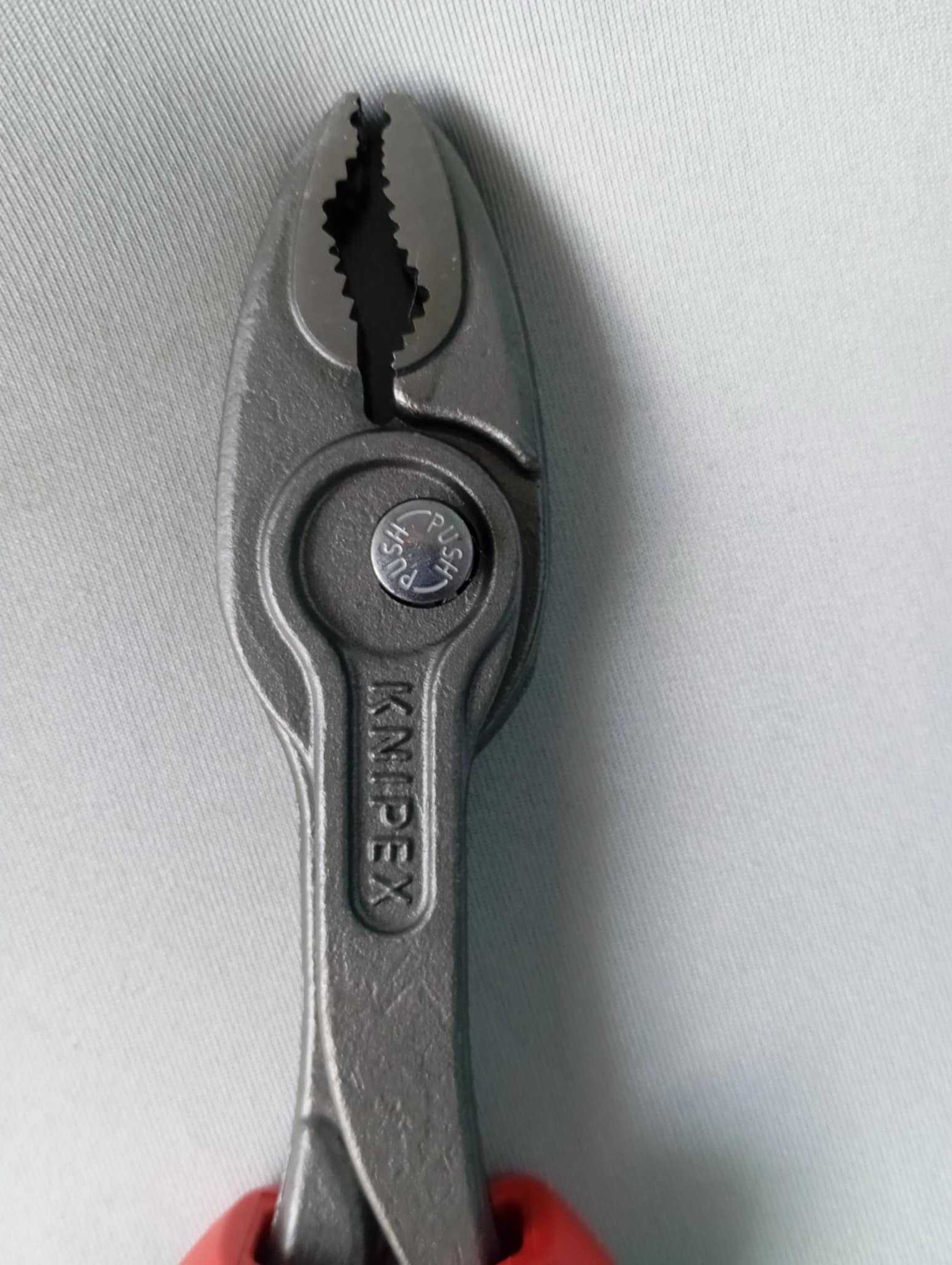 KNIPEX TwinGrip
Szczypce z funkcją chwytu od czoła i z boku 200 mm