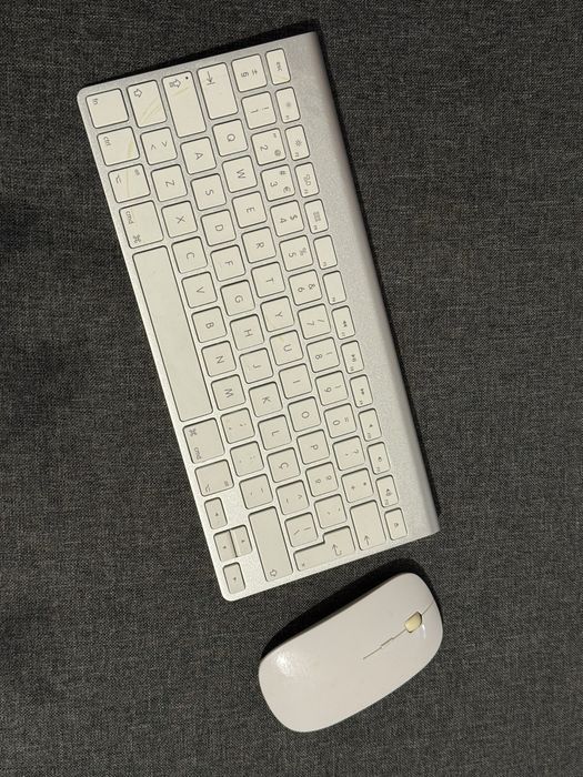 Apple Keyboard and Mouse64552223557122120