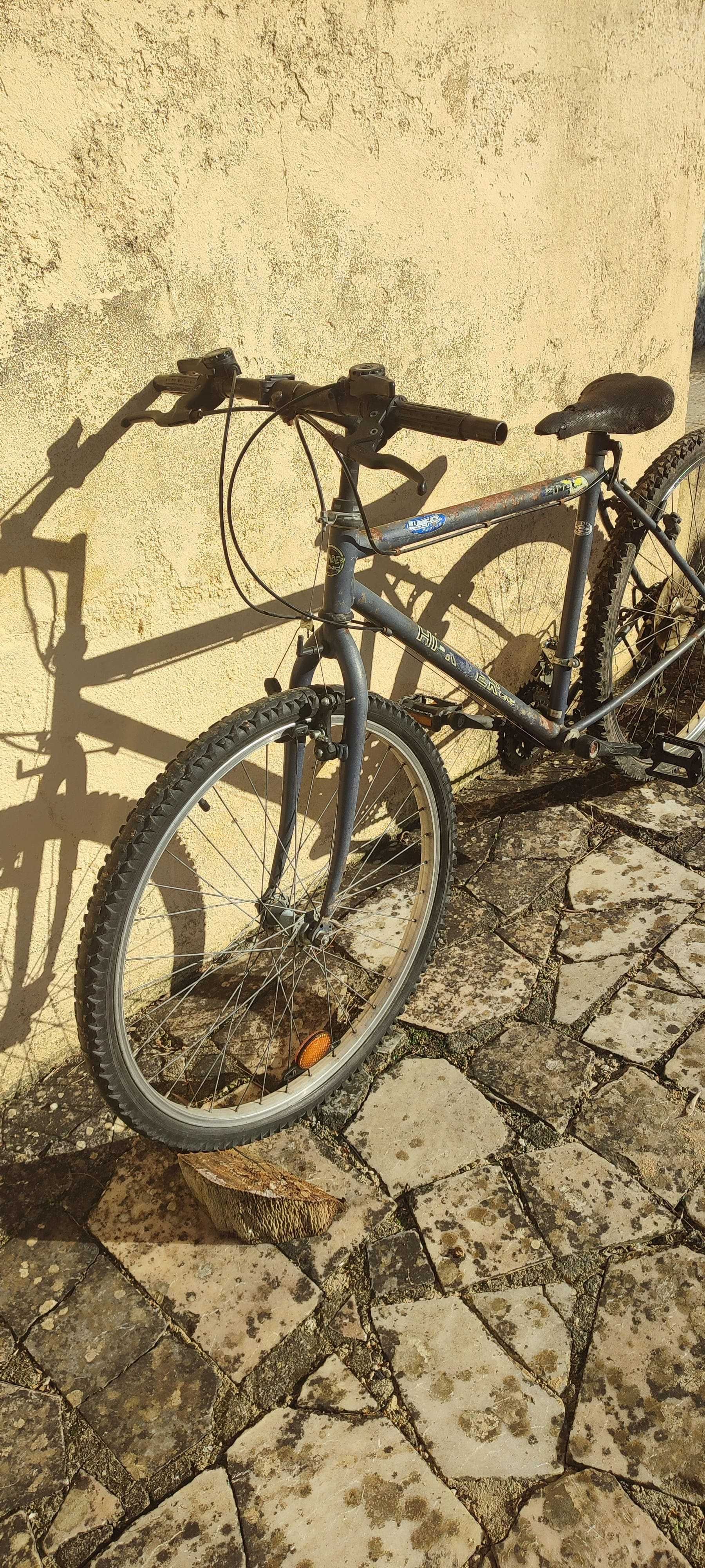 Bicicleta, rodas 26 polg., 18 mudanças Shimano