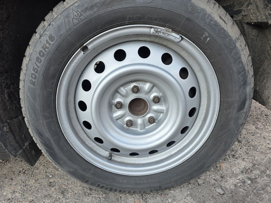 Felgi stalowe  16 cali z czujnikam ciśnienia i .Kola zimowe .Toyota