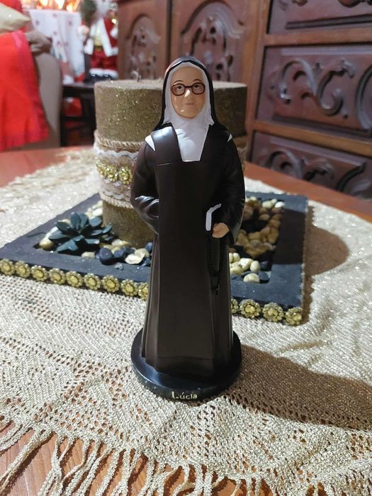 Irmã Lúcia ou Santa Lúcia 18cm nova
