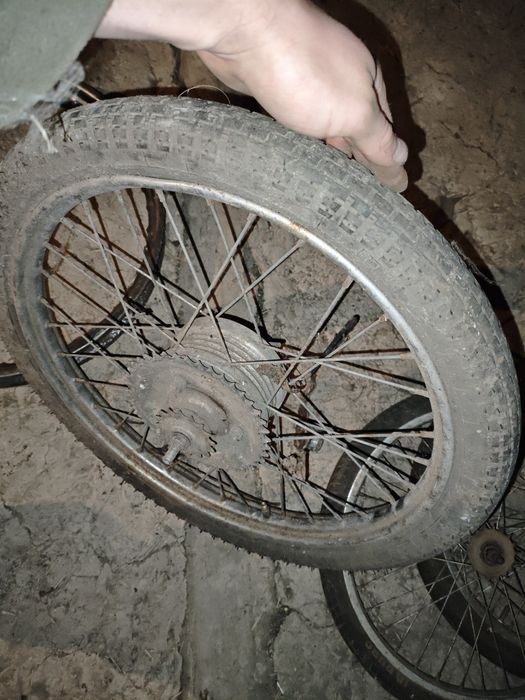 Колесо від мопеда с педалями