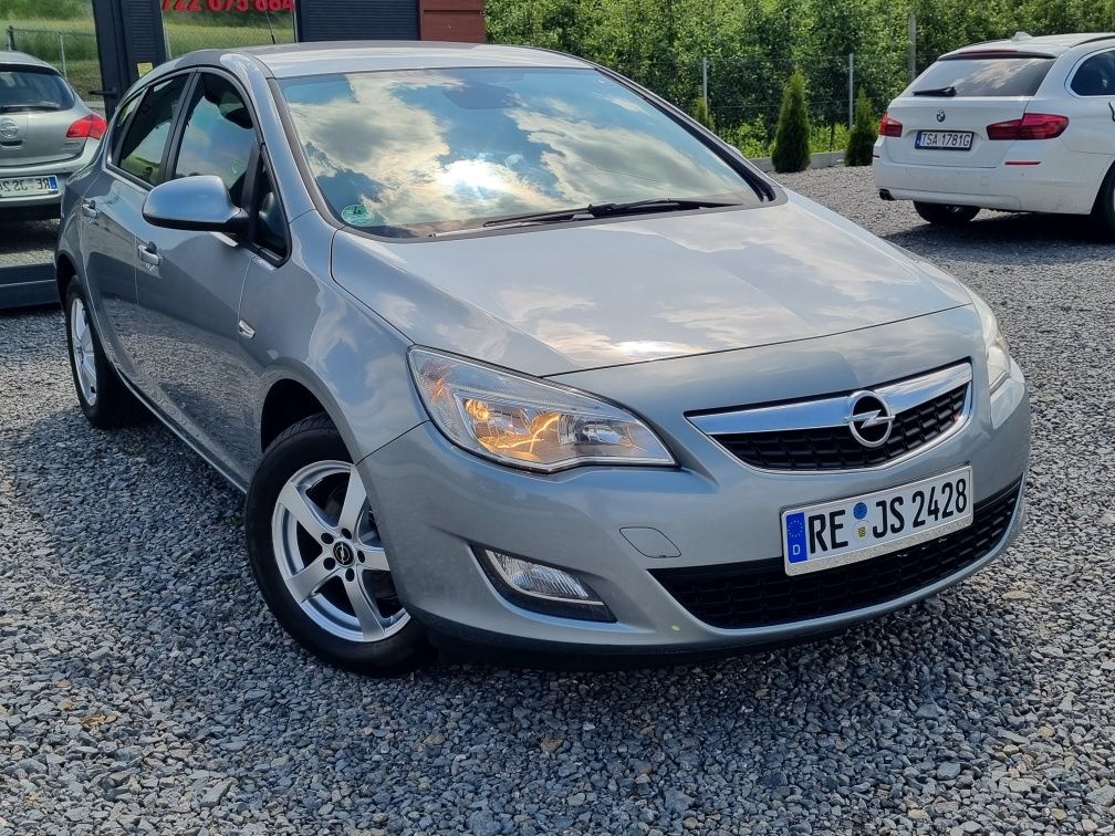 Opel Astra J Benzyna Cała Oryginał 160 Tys Przebiegu