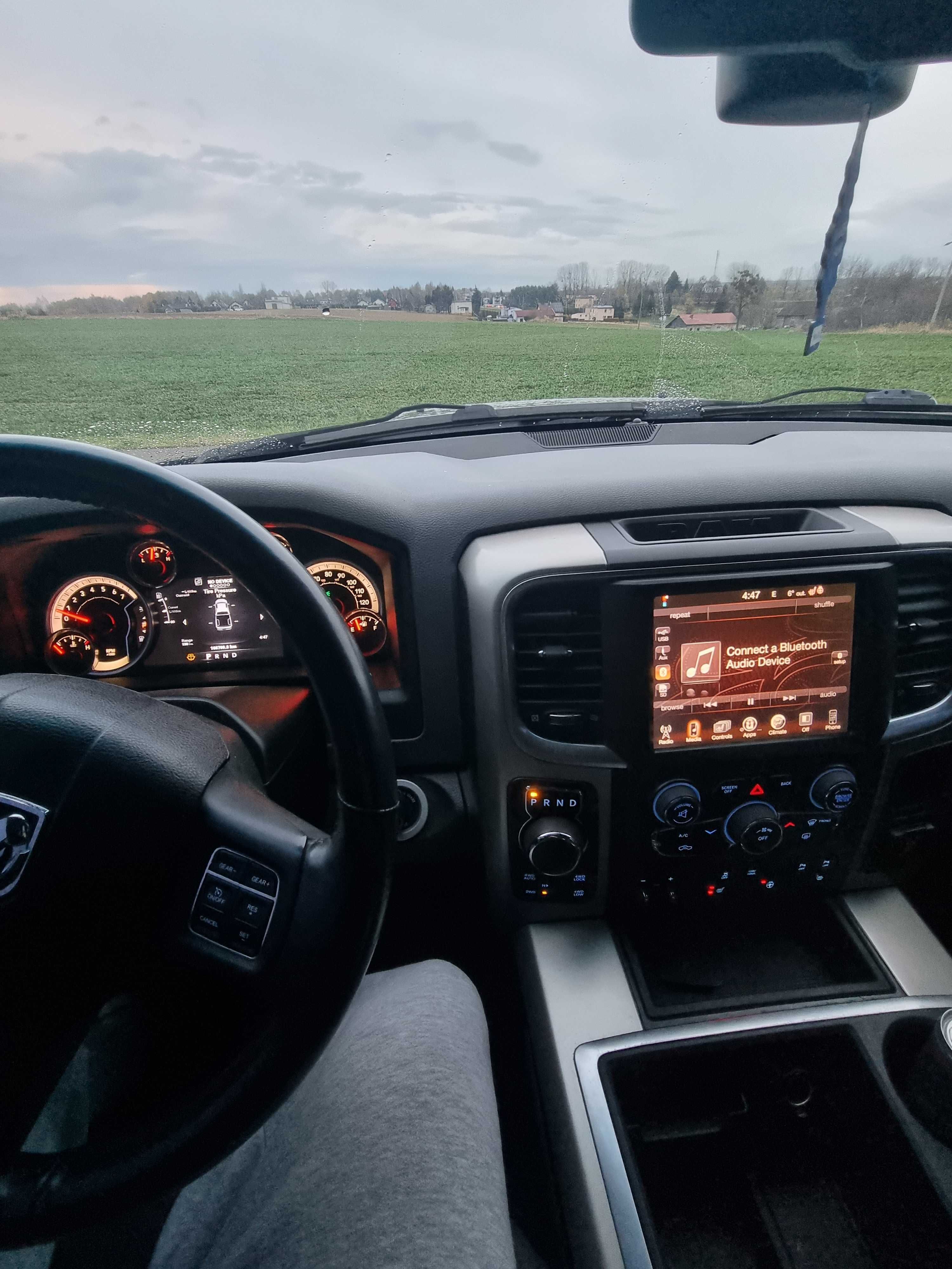 Dodge ram 2014/15r  laramie  full led 4x4 navi zamiana navi dvd po OPl
