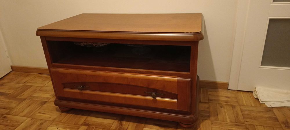 Drewniana komoda szafka pod TV do salonu sypialni