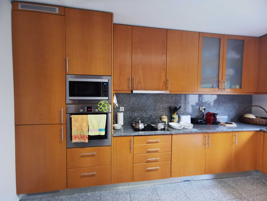 Cozinha usada com ou sem electrodomésticos