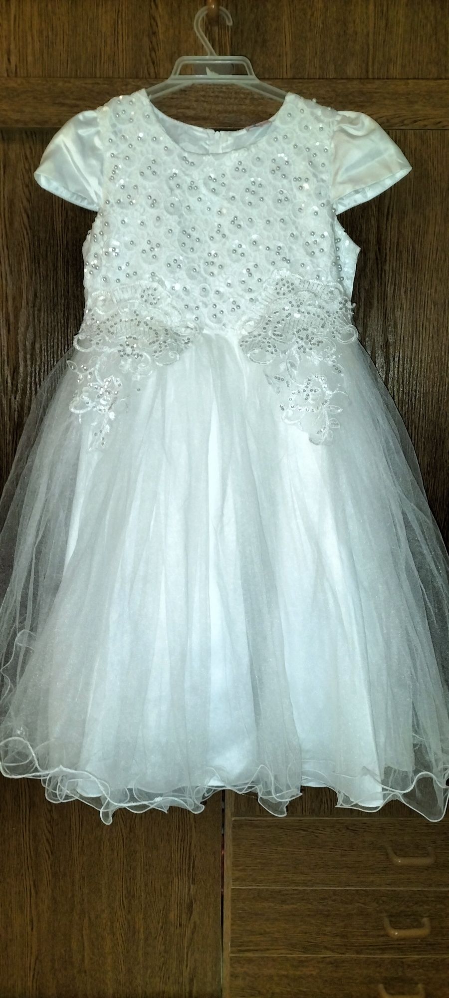 Śliczna biała sukienka 158/164