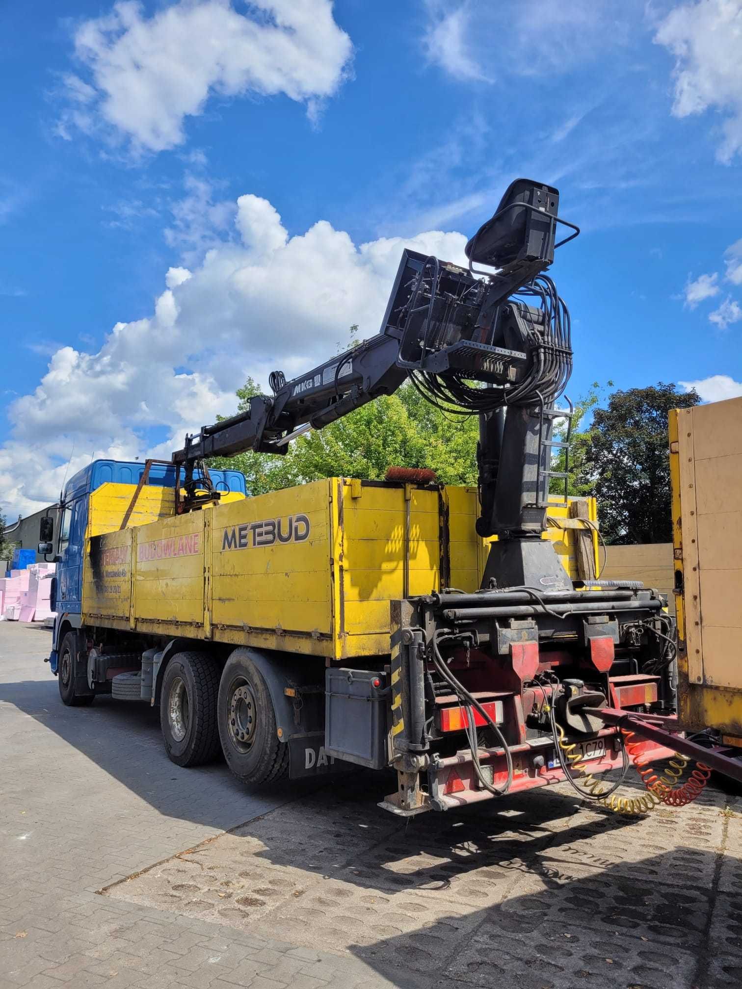 Ciężarówka burtowa DAF AS 95 XF z HDS + przyczepa (zestaw)