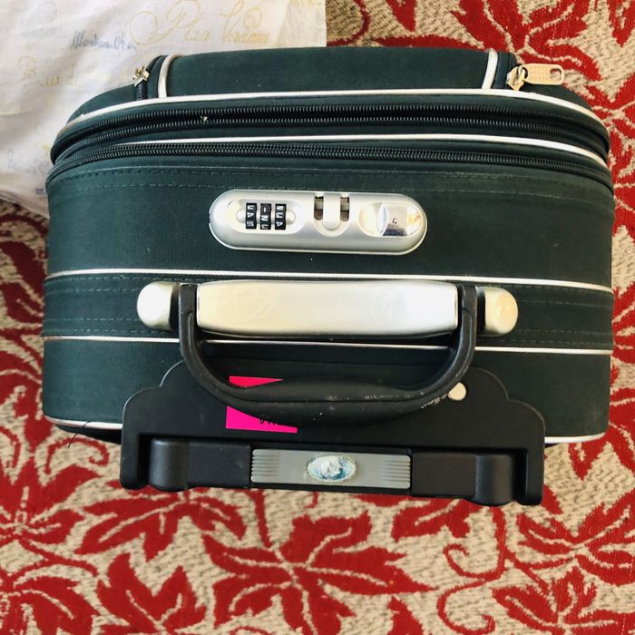 Валіза………………………..