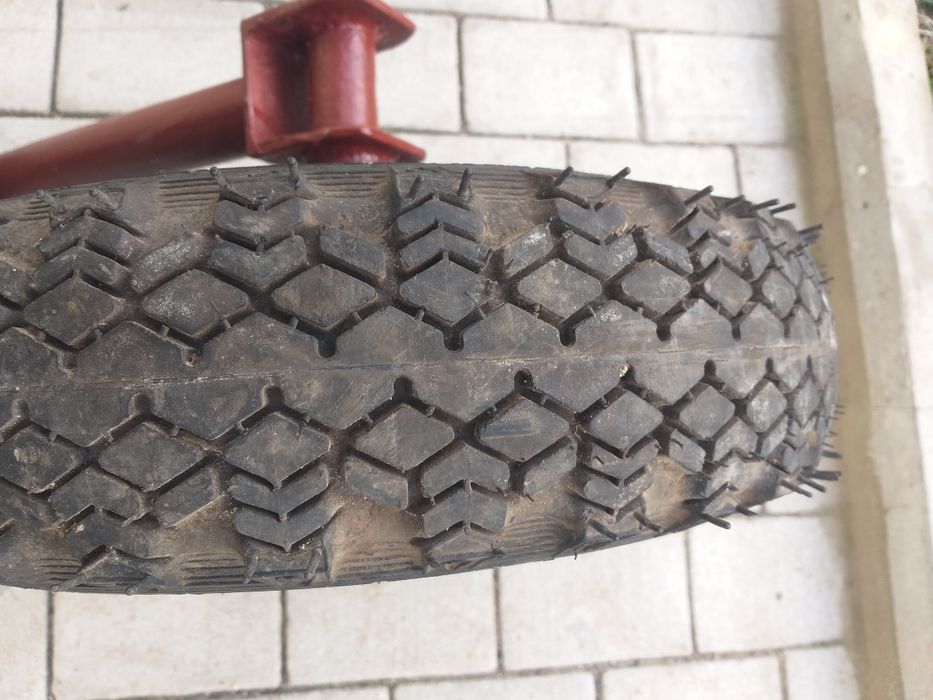 Опорні колеса 5.00.10, ціна за два, продаються парою.