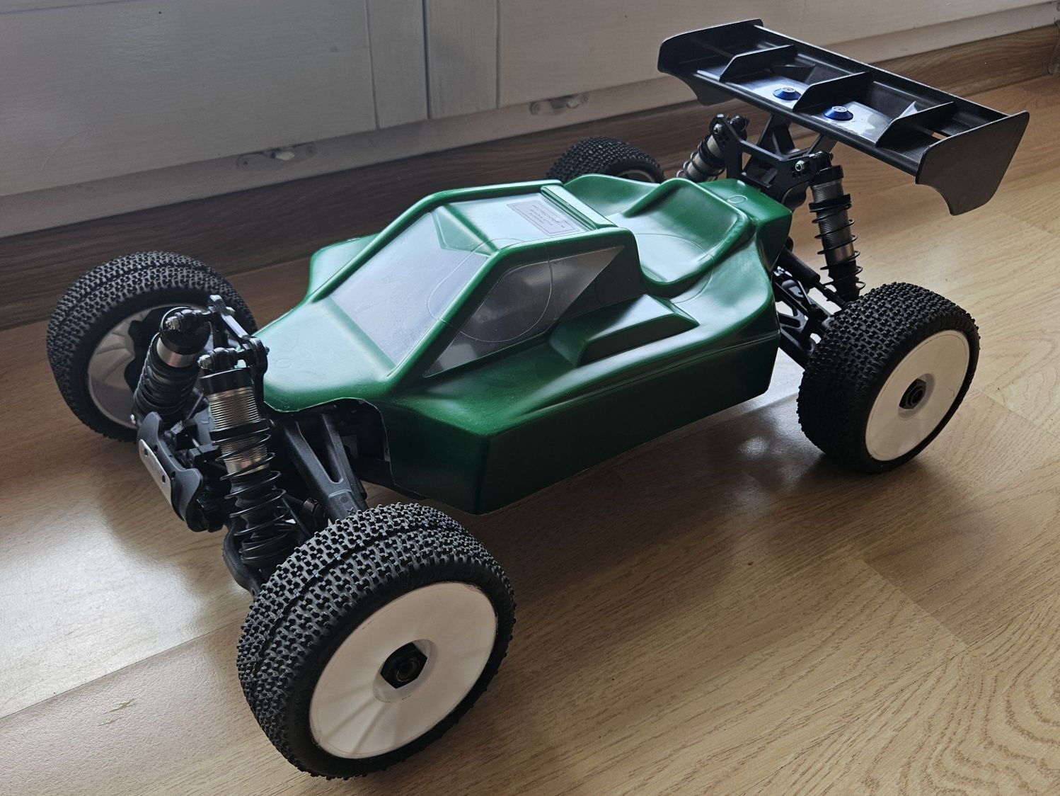 Model RC Xray XB8E 2020 buggy jak nowy