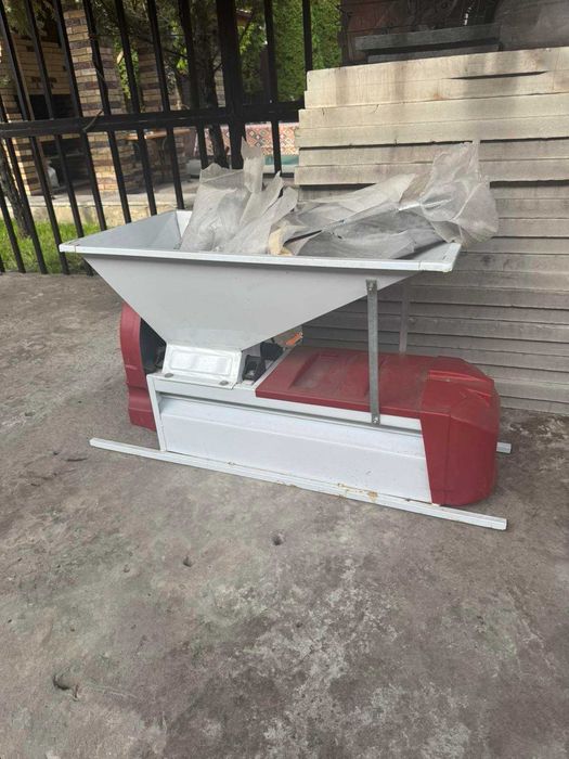 Продам дробилку для винограда.