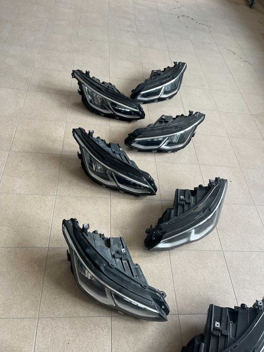 Pakiet Lamp Przednich Full LED VW Golf 8