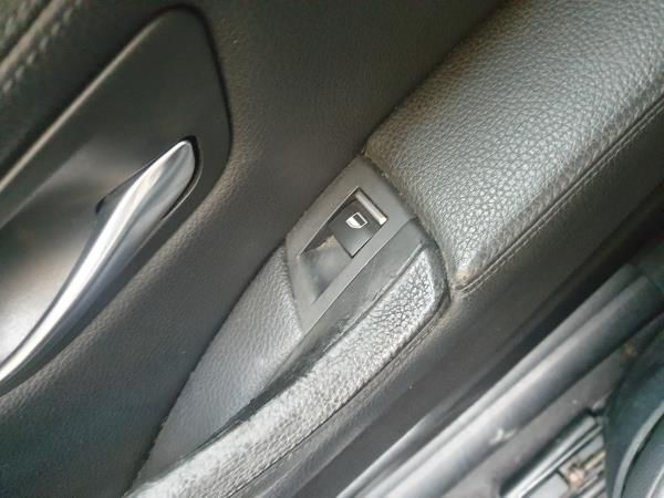 Comando / botão / interruptor vidros frente direito BMW 5 (F10)