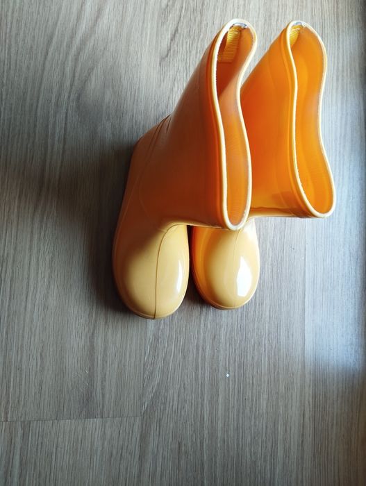 Galochas de menina amarelas