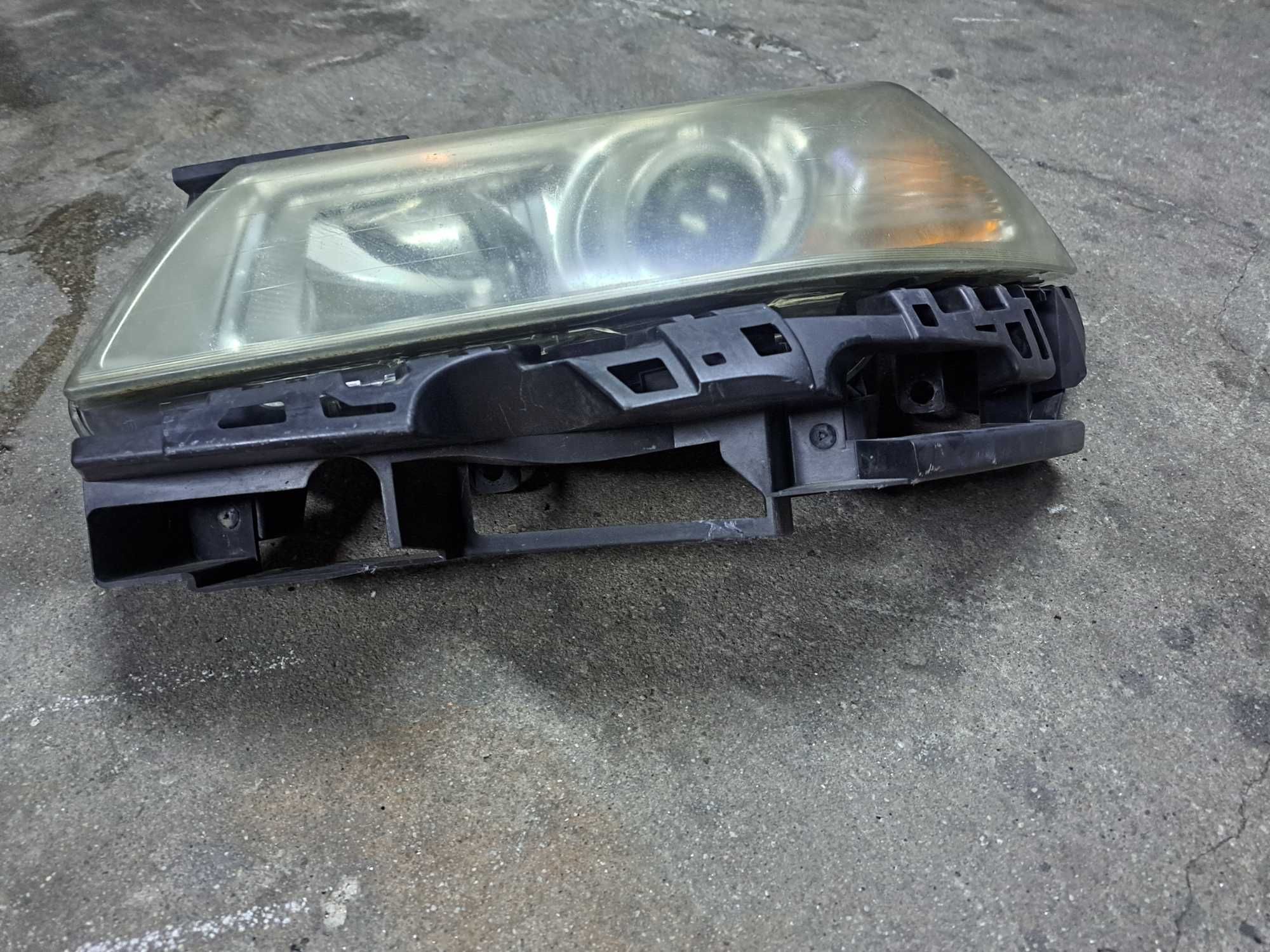 Farol esquerdo megane 2. 2007