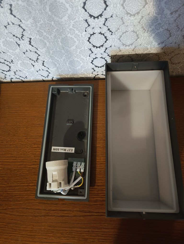 Zewnętrzna lampa ścienna HLFVLITE