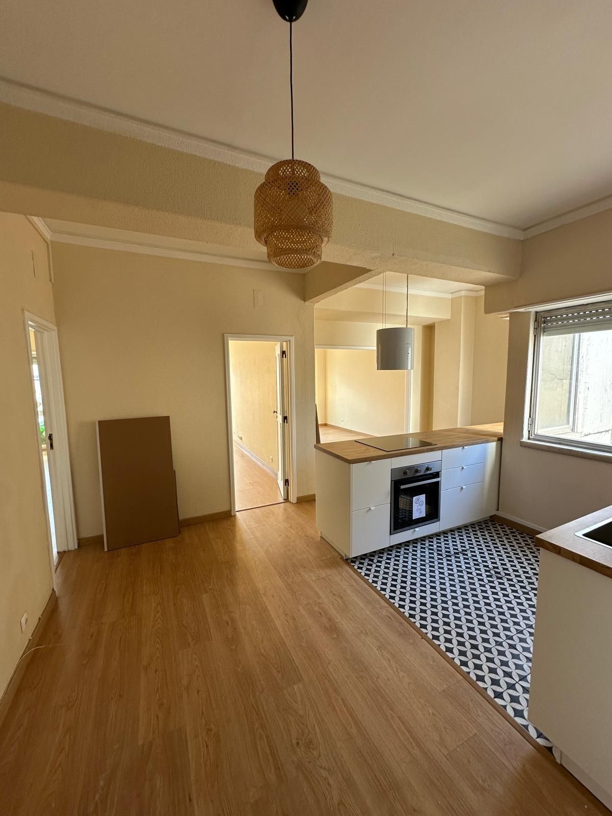 Arrendo apartamento T2 Av Novas Lisboa 80m2