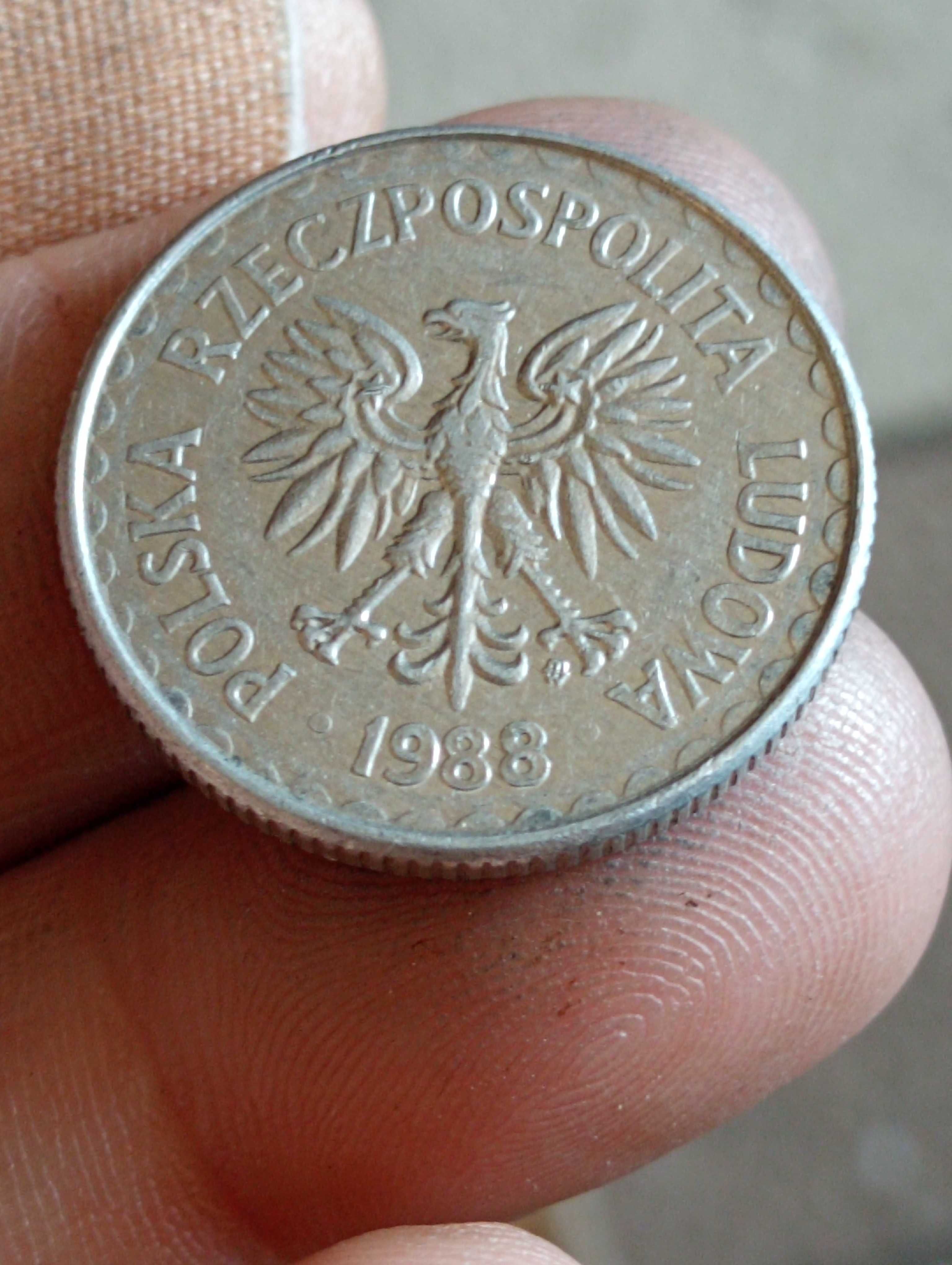 Sprzedam monete 1 zloty 1988 r wgnieciona data