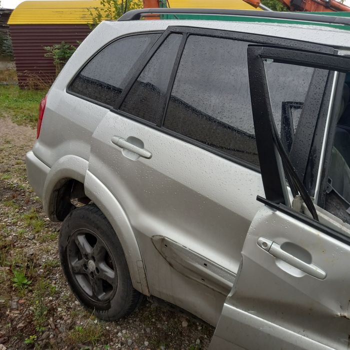 Toyota rav4 II 2003 w całości lub na części