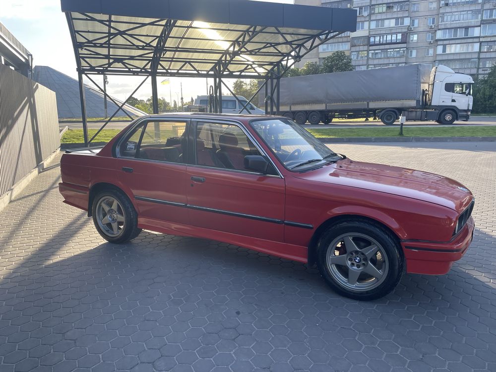 Продам B M W e30