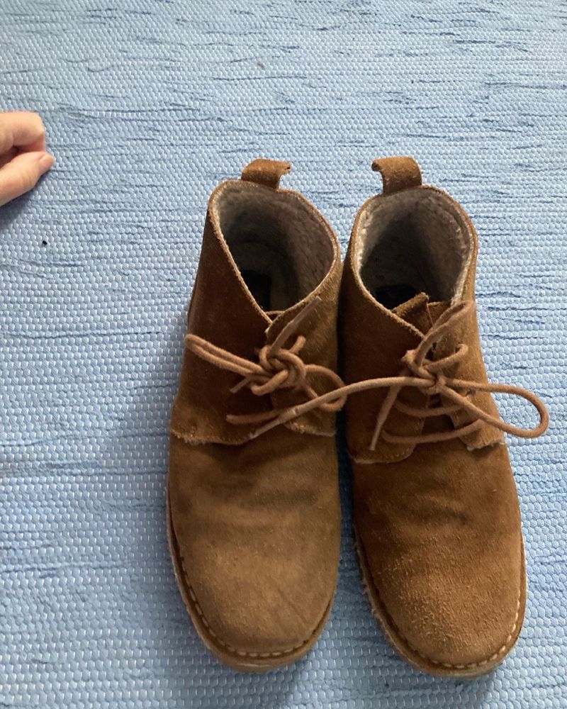 Botas Zara em pele com pelo no interior