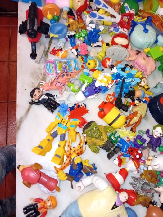 Conjunto de Bonecos e Figuras Diversos