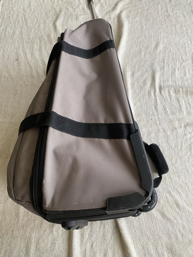 Сумка дорожная на колесах с выдвижной ручкой Samsonite