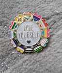 Emaliowany pin przypinka Love Yourself