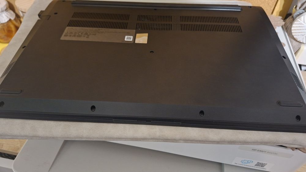 Lenovo v15 g4 iru type 83A1 na gwarancji +etui