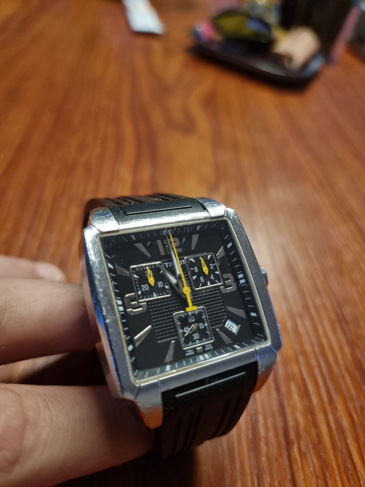Relógio Tissot chronograph quadrado bracelete preta