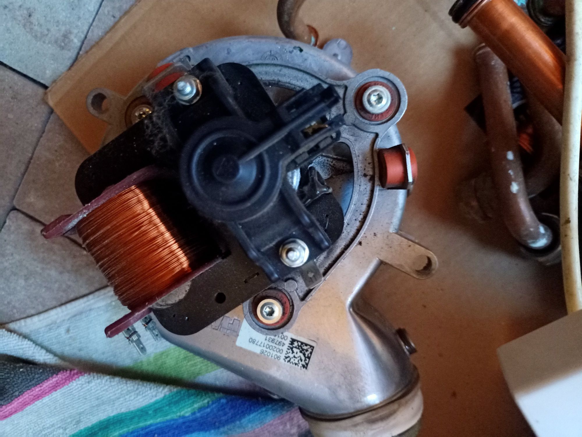Saunier Duval Isotwin F25 nagrzewnica wentylator palnik naczynie wzb.