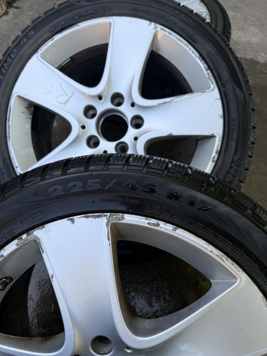 Продам зимову гуму комплектом або парами. 225/45/r17