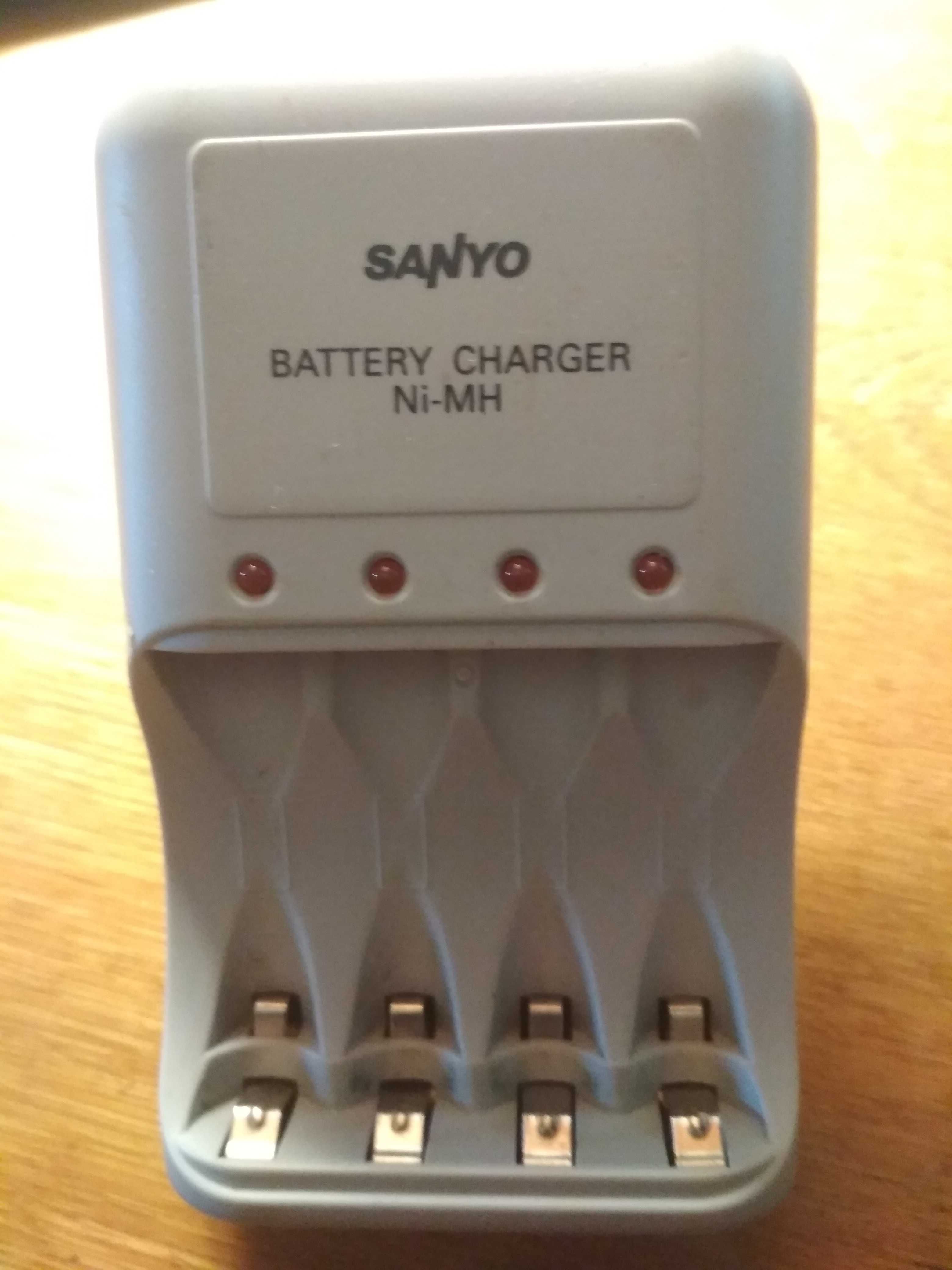 Зарядний пристрій Sanyo Battery Charger NC-MQN03 AA та AAA. 100 грн