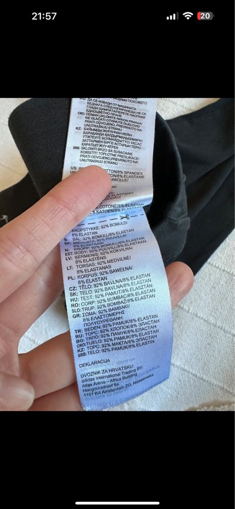 Czarne legginsy adidas z dużym napisem