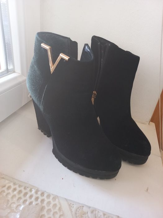 Ботінки весняні замш