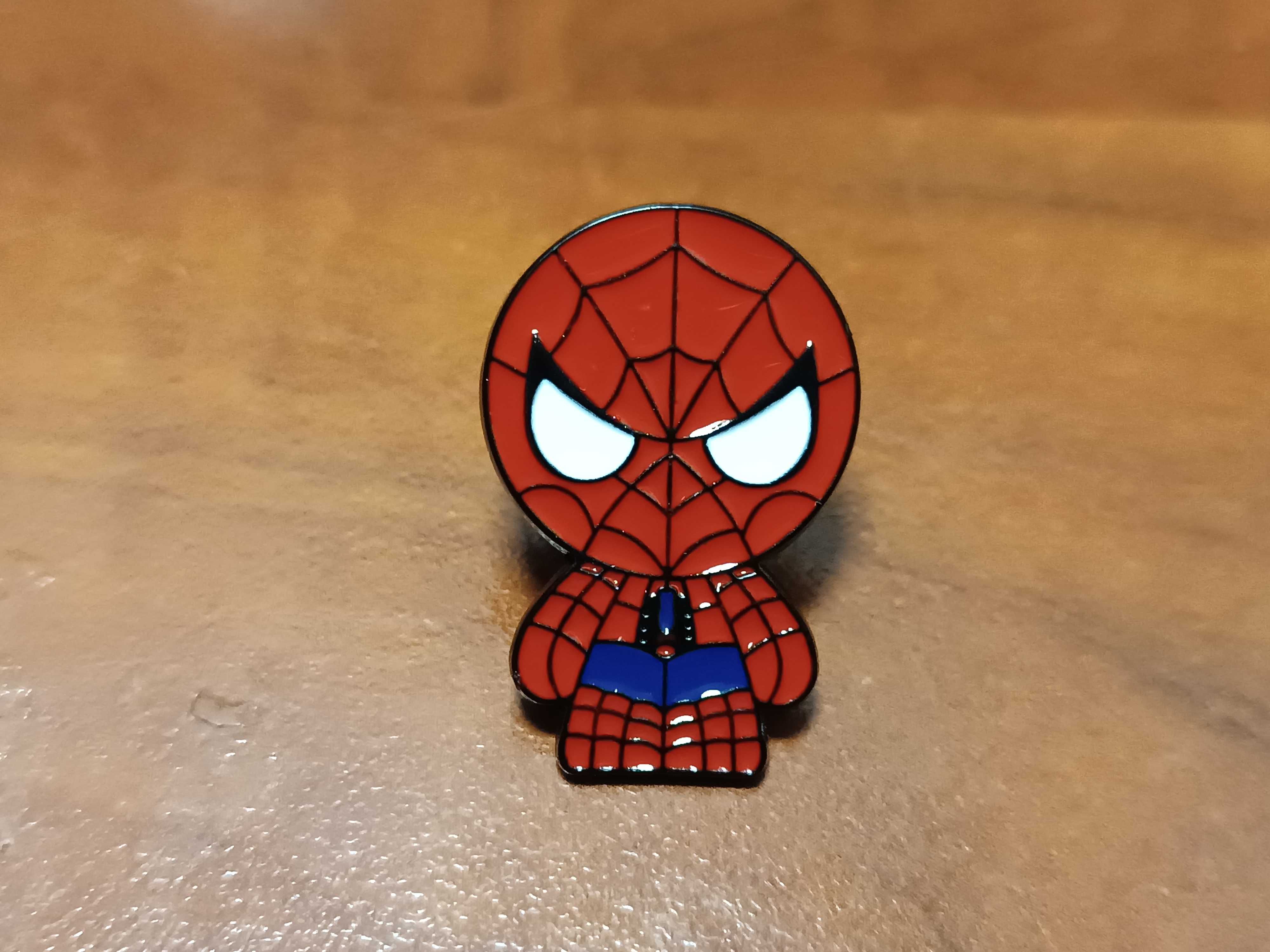 Przypinka, pin, do plecaka, na ubrania Spider Man