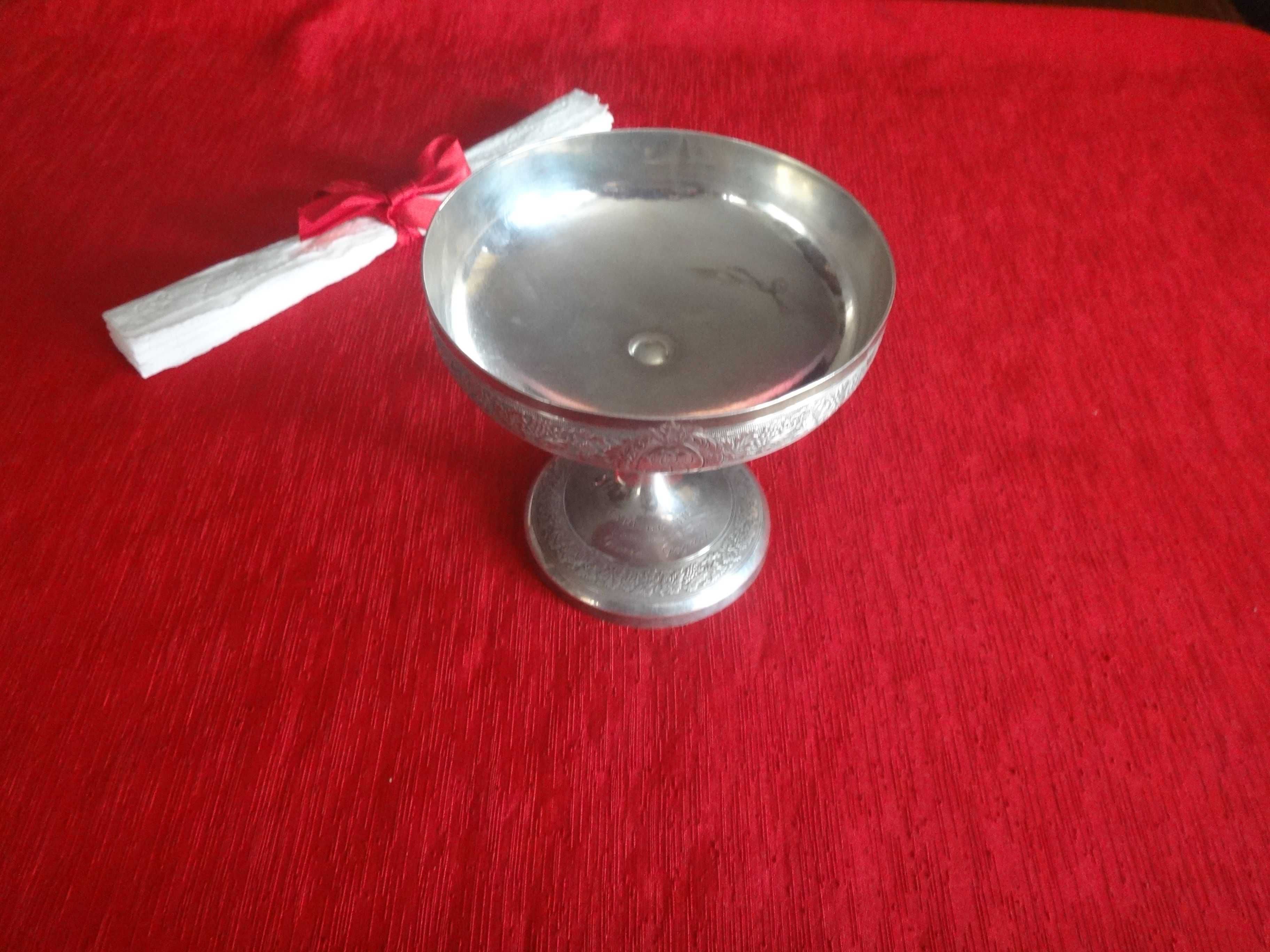 Srebrny pucharek na lody