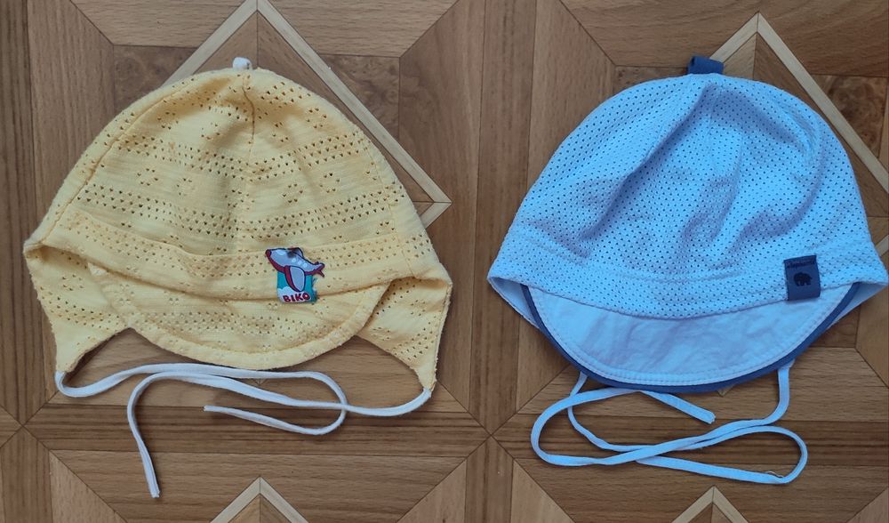 Dwie letnie czapeczki ażurowe 46/48