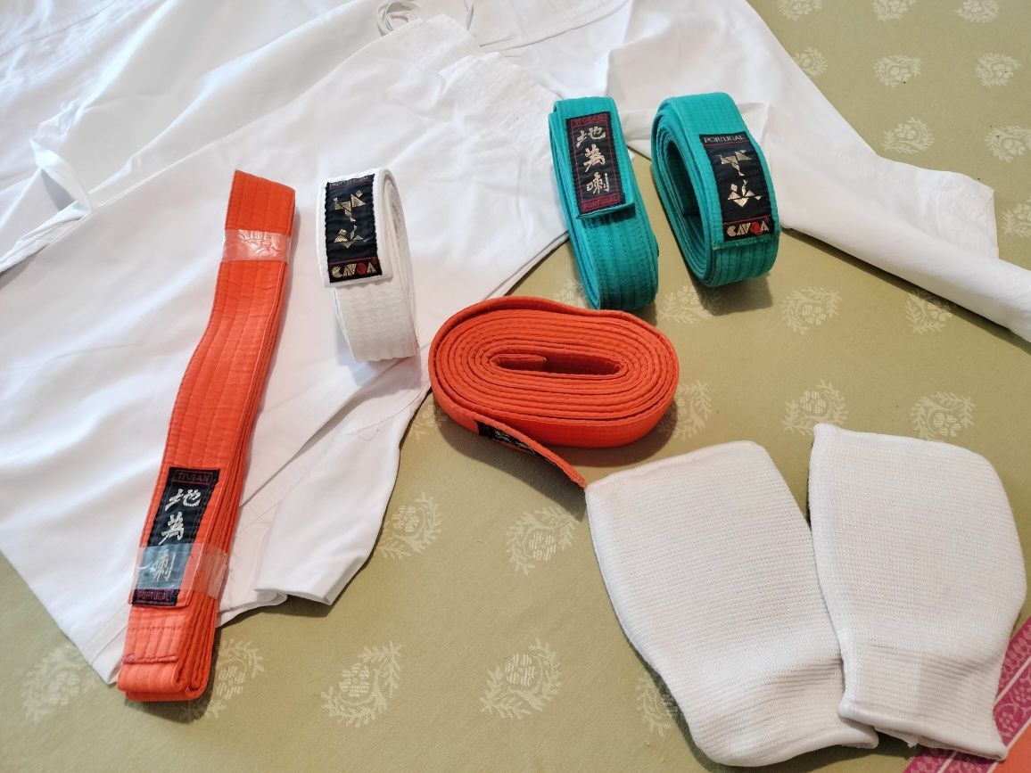 Kimono de karate ,cintos e luva Anos 80