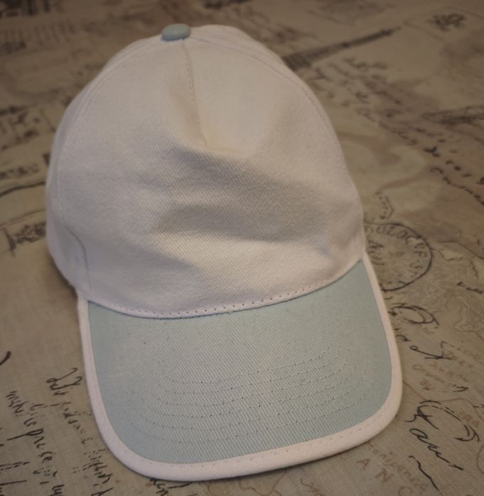 Кепка новая, белая с голубым