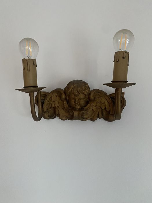 Candeeiros de parede.