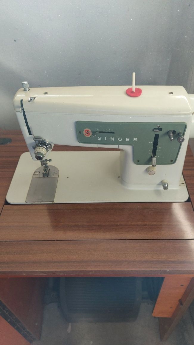 Máquina de costura singer de pedal