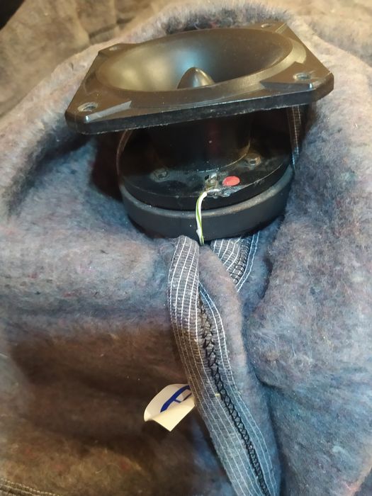 Переносна музична колонка