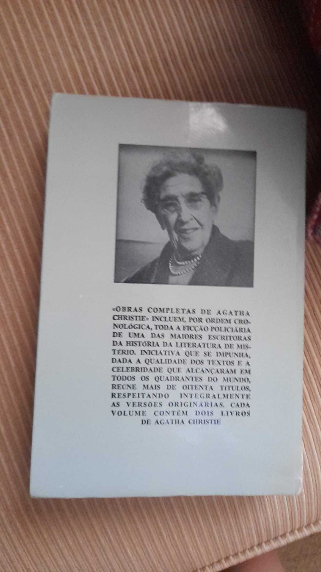 Espelho quebrado/Poirot e os 4 relogios Agatha Christie