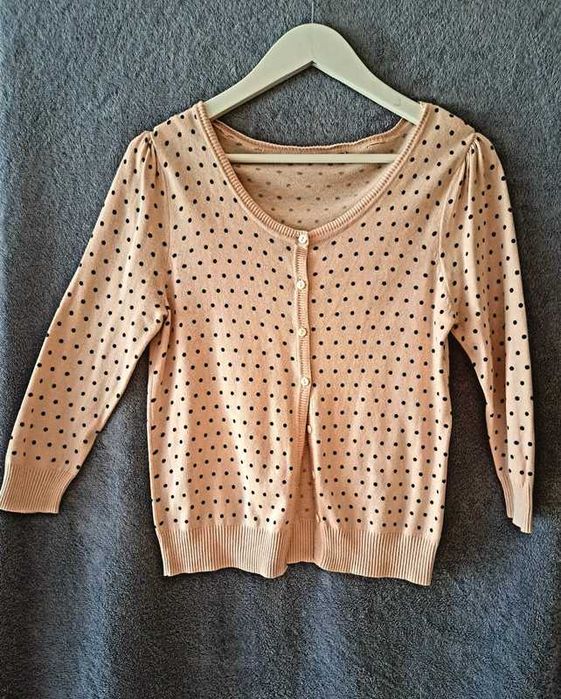 Kremowy sweterek w kropki