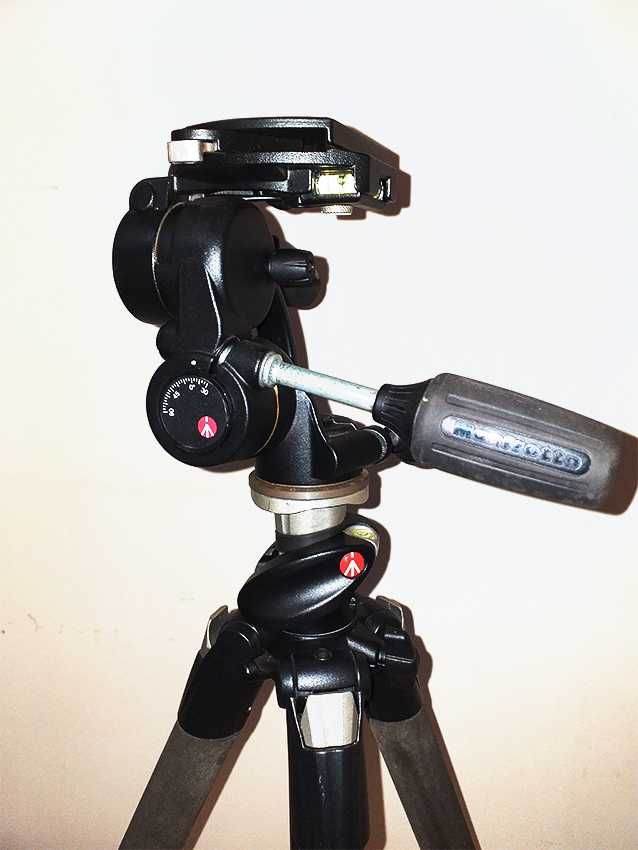 Tripé Manfrotto 055XPROB + Cabeça de 3 vias