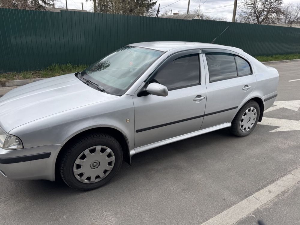 Продам шкода тур 2001 рік 1,6 газ бенз